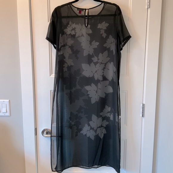 NWOT Vince Camuto Short-Sleeve Floral-Print Tunic, Black/White - Picture 4 of 7